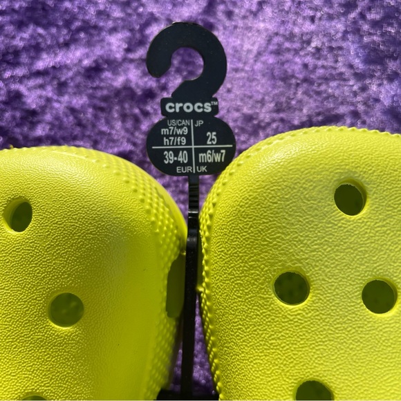 CROCS CLASSIC Neon Yellow NWT women’s size 9 - Picture 3 of 10